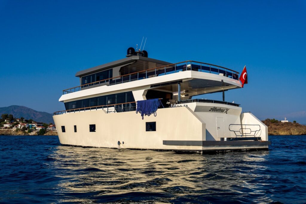 trawler-albatros-explorer-2120