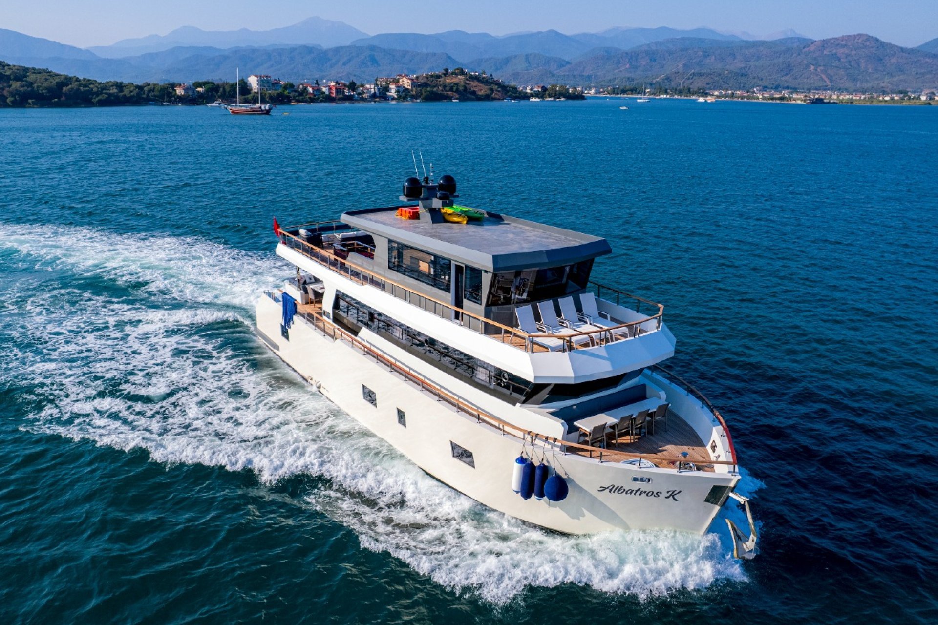 Trawler Albatros Explorer